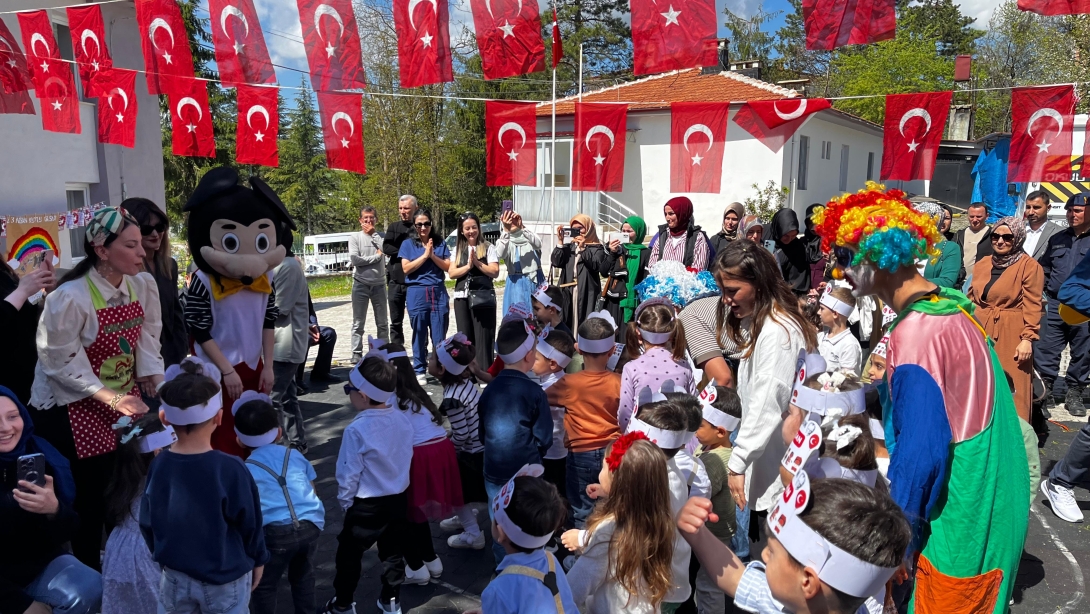 23 NİSAN ÇOCUK ŞENLİKLERİ